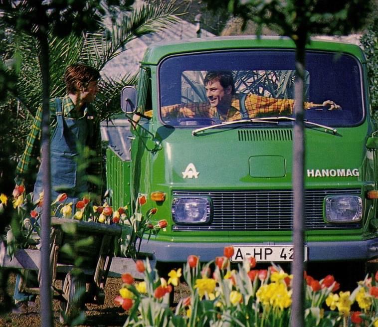 Hanomag F25 – zeitgenössische Aufnahme im Gartenbau
