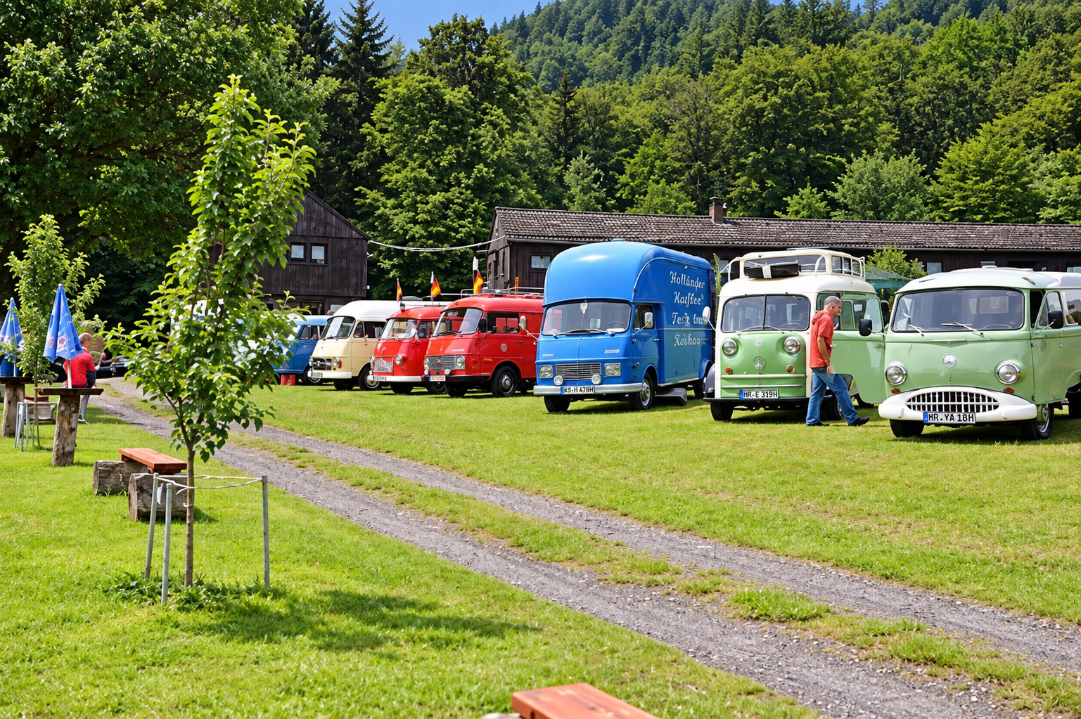Tempo- und Hanomag-Transporter verschiedener Generationen