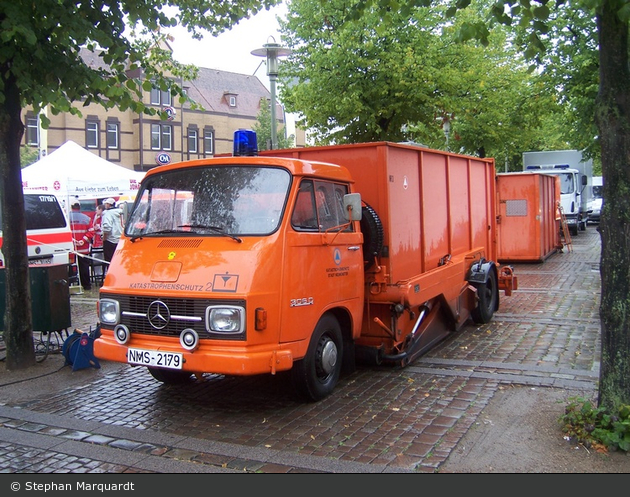 Mercedes-Benz L 306 D mit Ruthmann-Niederflurhubwagen-Aufbau des Katastrophenschutzes
