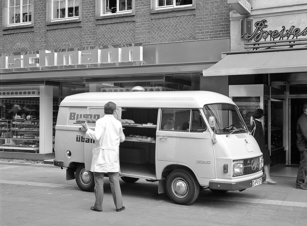 Mercedes-Benz L206D auf einer Baustelle, historisches Werksfoto