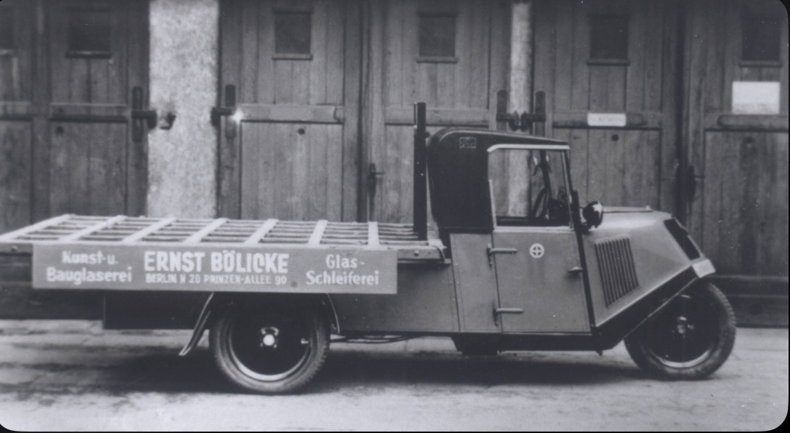 Historische Aufnahme eines Tempo Front 12 Pritschenwagens der Firma Ernst Bölicke